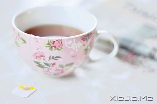 世上没有不能快乐的人，只有不肯快乐的心